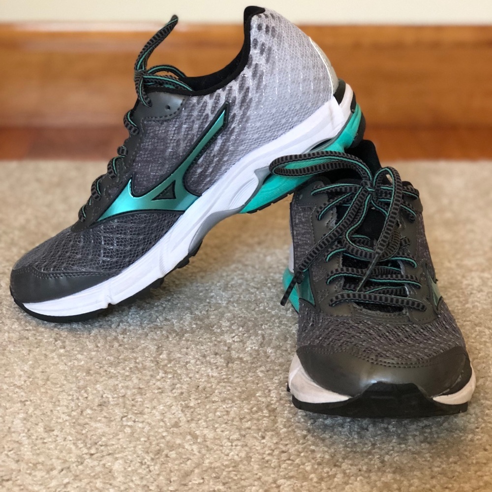 Mizuno Running Sneakers